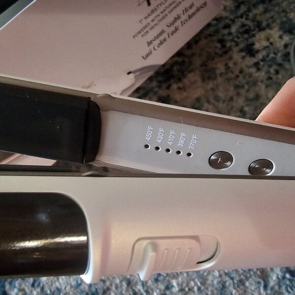 Chi Lava 4D 1" Hairstyling Iron - Picture 3 of 6